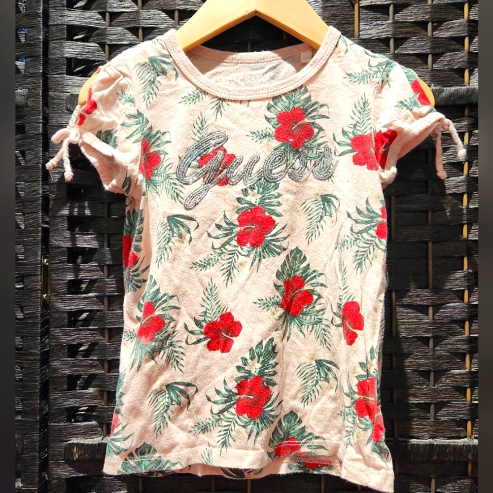 🍄6/36🍄 Floral Guess tee